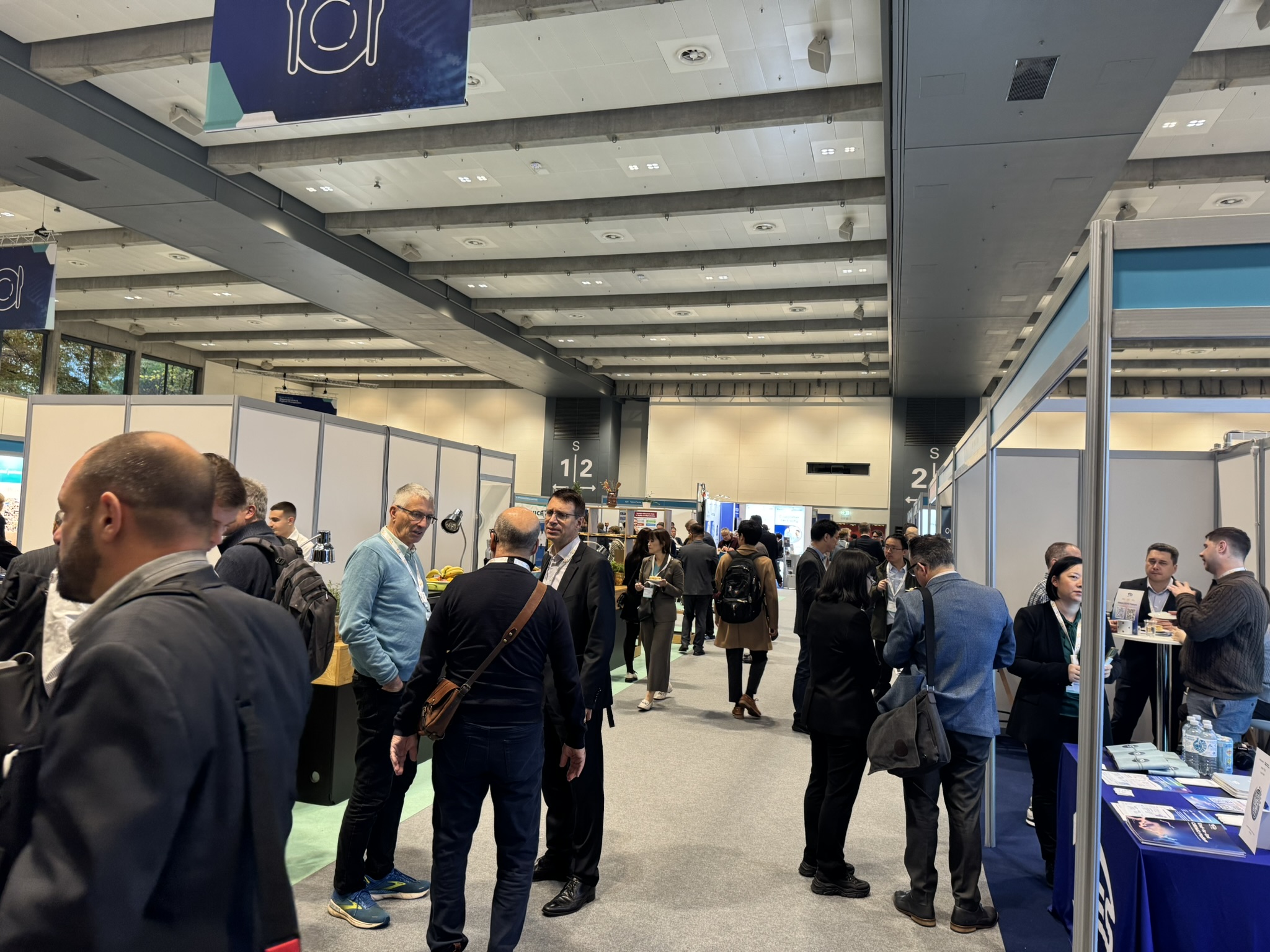 Delegates network in the exhibition hall at TIDES Europe.