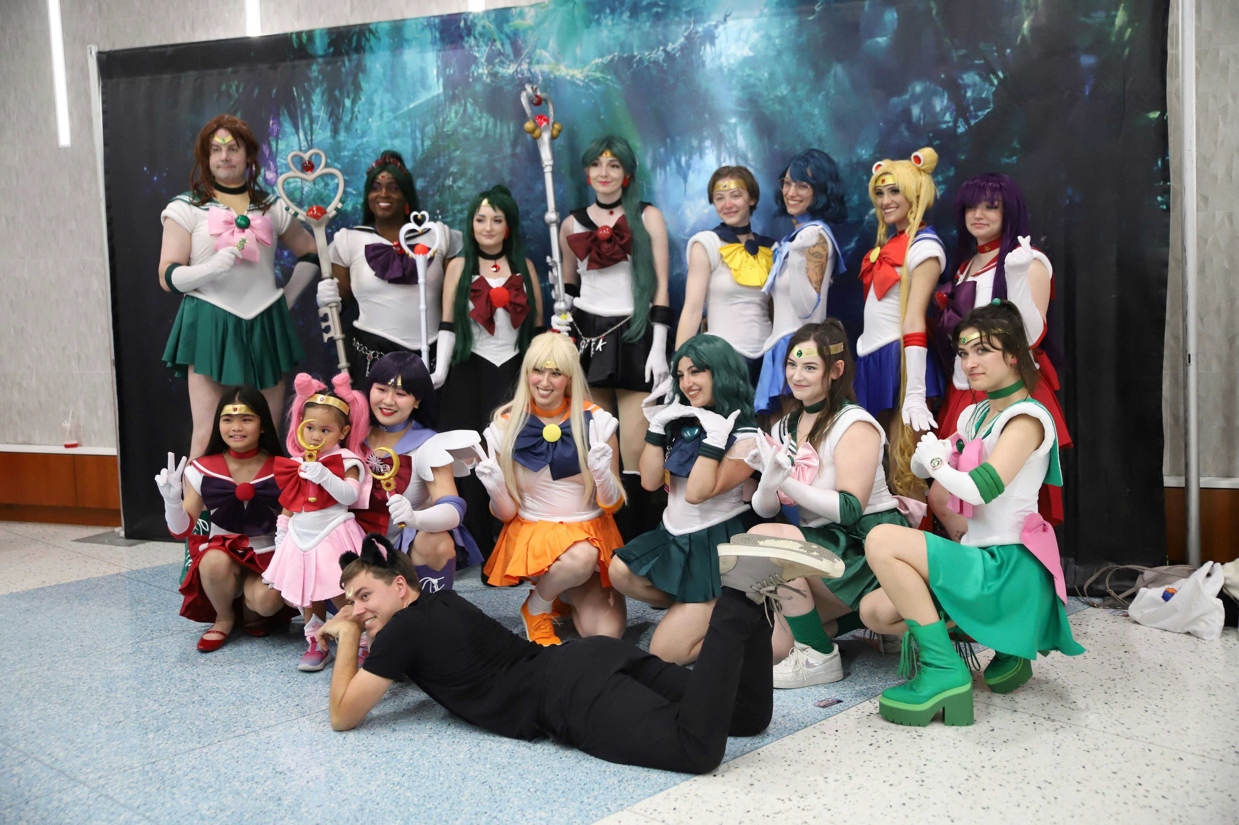 SAILOR MOON COSPLAYERS POSE