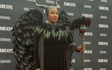 female cosplayer dressed as Maleficent, from the movie Maleficent