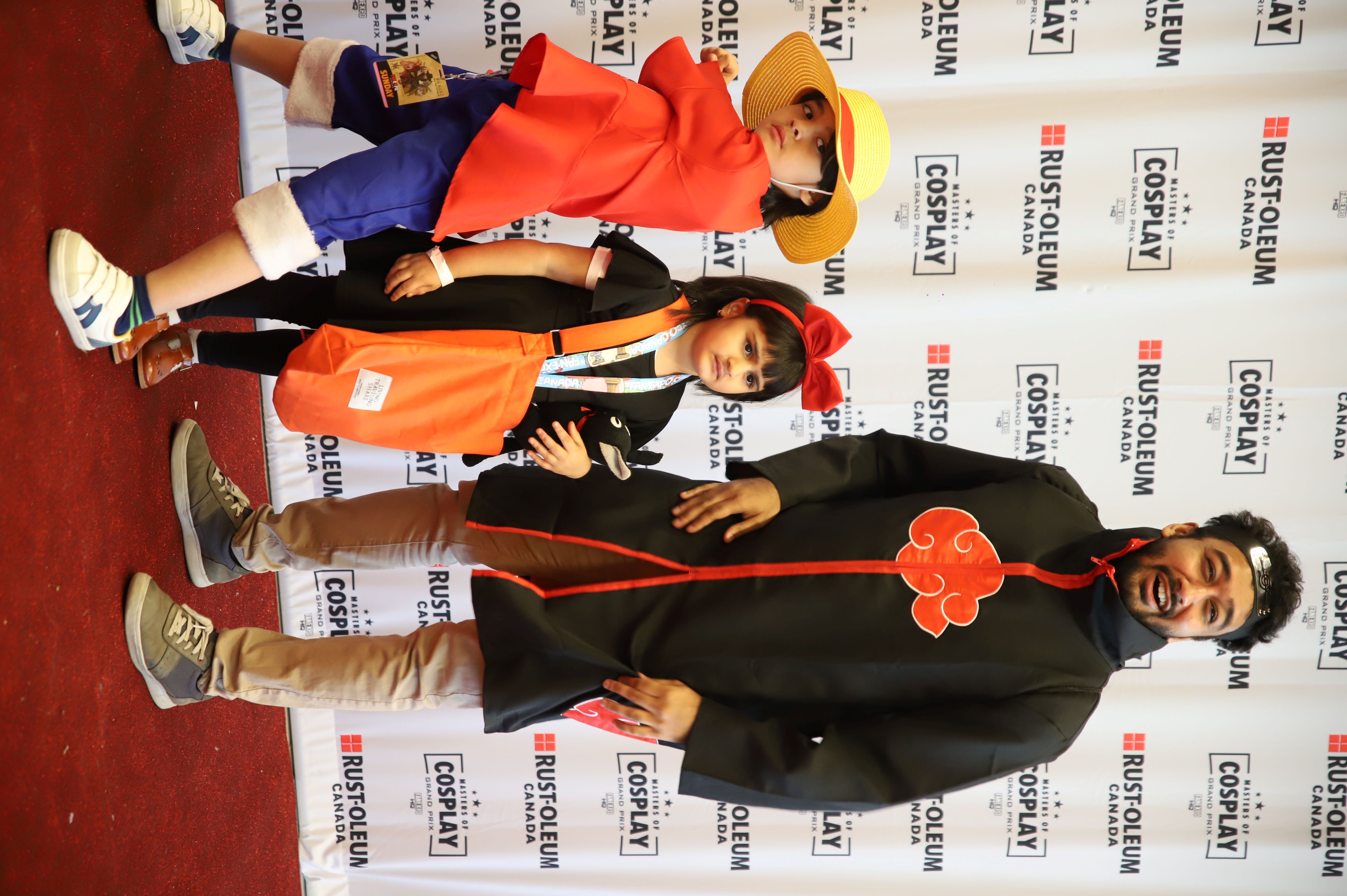 KIDS POSE ON THE RED CARPET