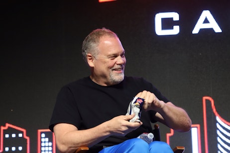 Vincent D'Onofrio tries all dressed chips