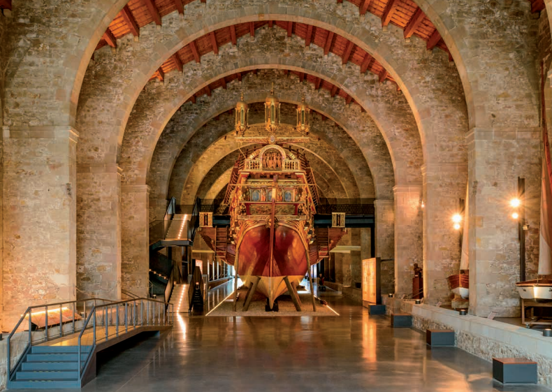 Group of people attending the Thai cooking class