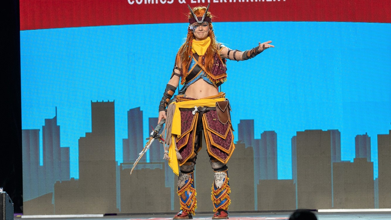 A cosplayer cosplays Aloy from Horizon Zero Dawn