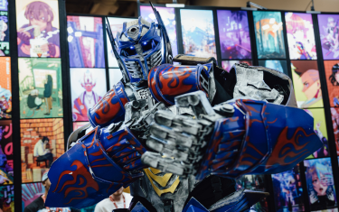 a cosplayer cosplaying as Optimus Prime