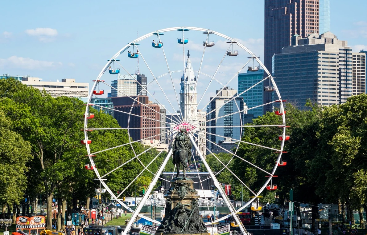 Philadelphia City Centre with ferris wheel overlooking statue