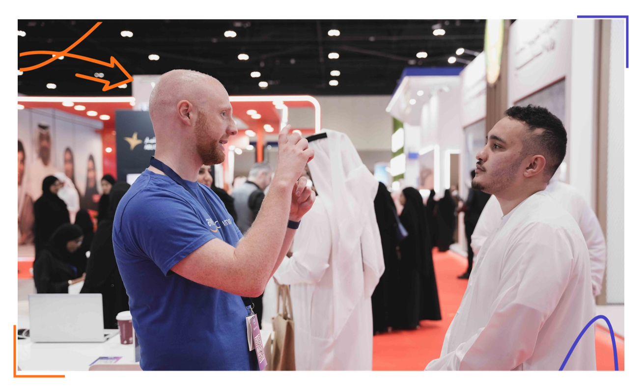 Employer sharing career guidance and recruitment advice with Emirati youth at Tawdheef x Zaheb 2025 workshop in Abu Dhabi.