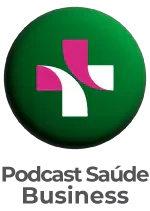 Logotipo do Podcast Saúde Business, apresentando um ícone circular verde com uma cruz estilizada em rosa e branco sobre o nome do programa.