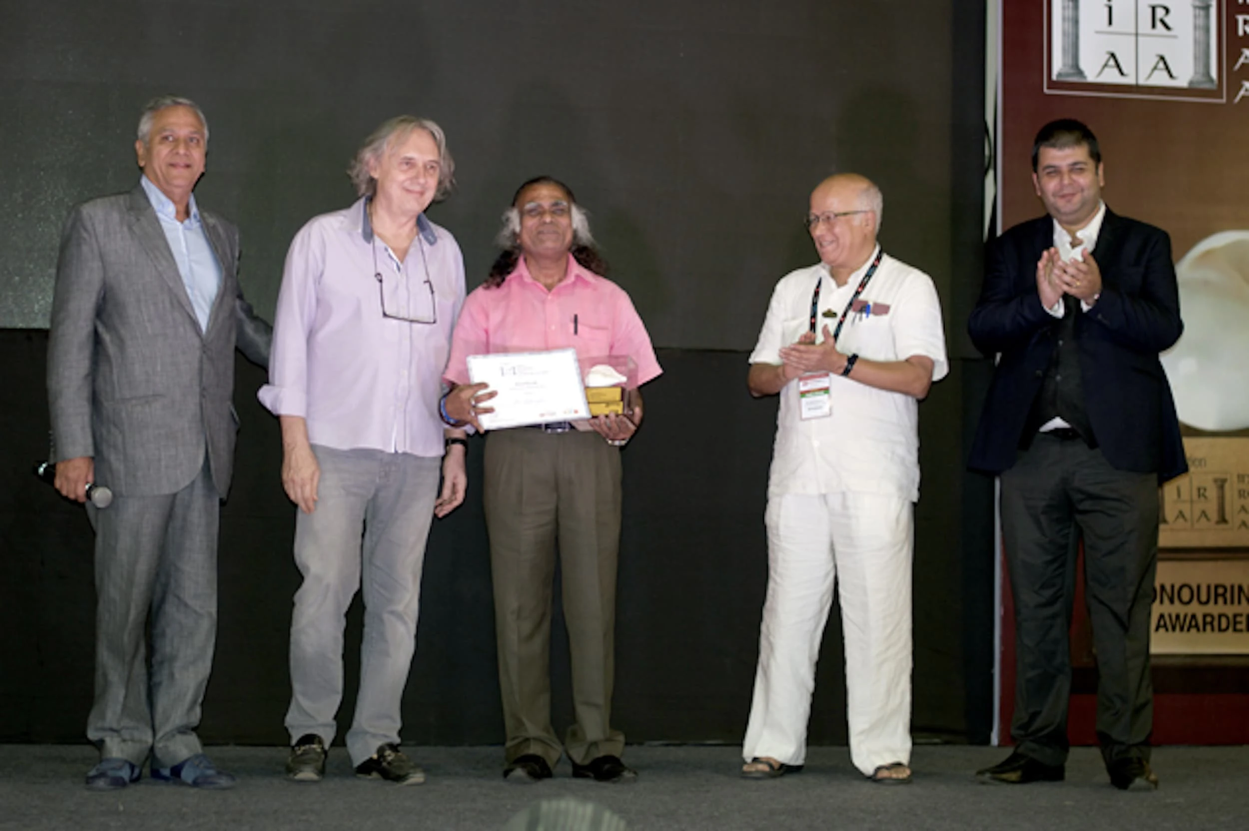 Satish Gupta receives the IRAA 2016 Lifetime Achievement Award