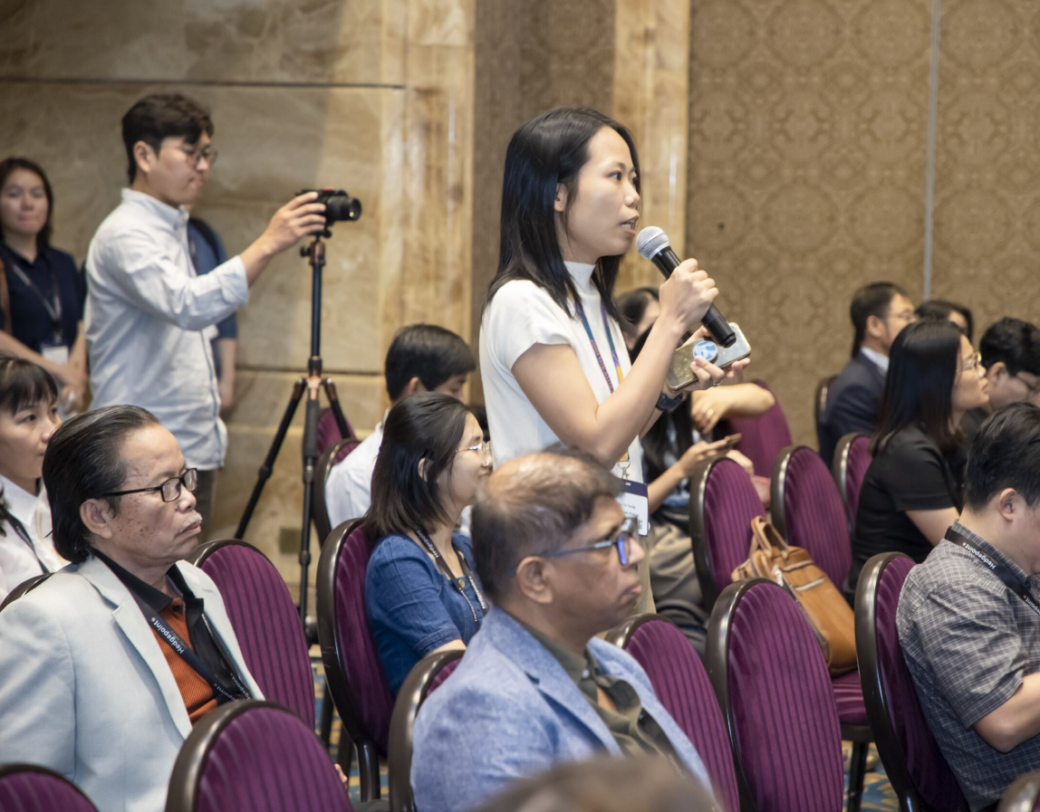 Vietnamese and English dual language translation at AICC