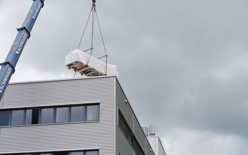 By continuous investments in the production capacities at the Wedemark site, Sennheiser plans to make it more independent of supply chains