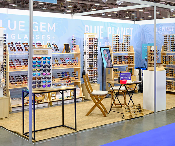 Show Floor Moment