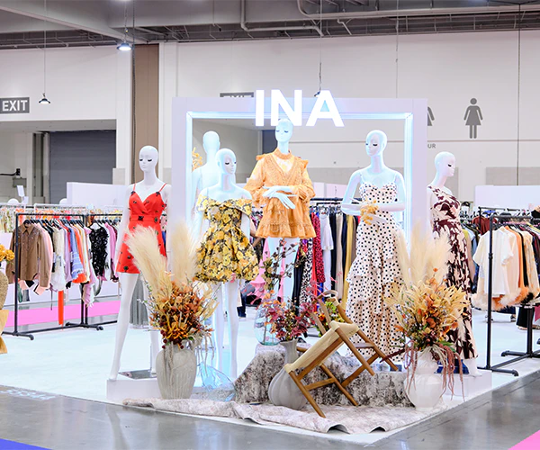 Show Floor Moment