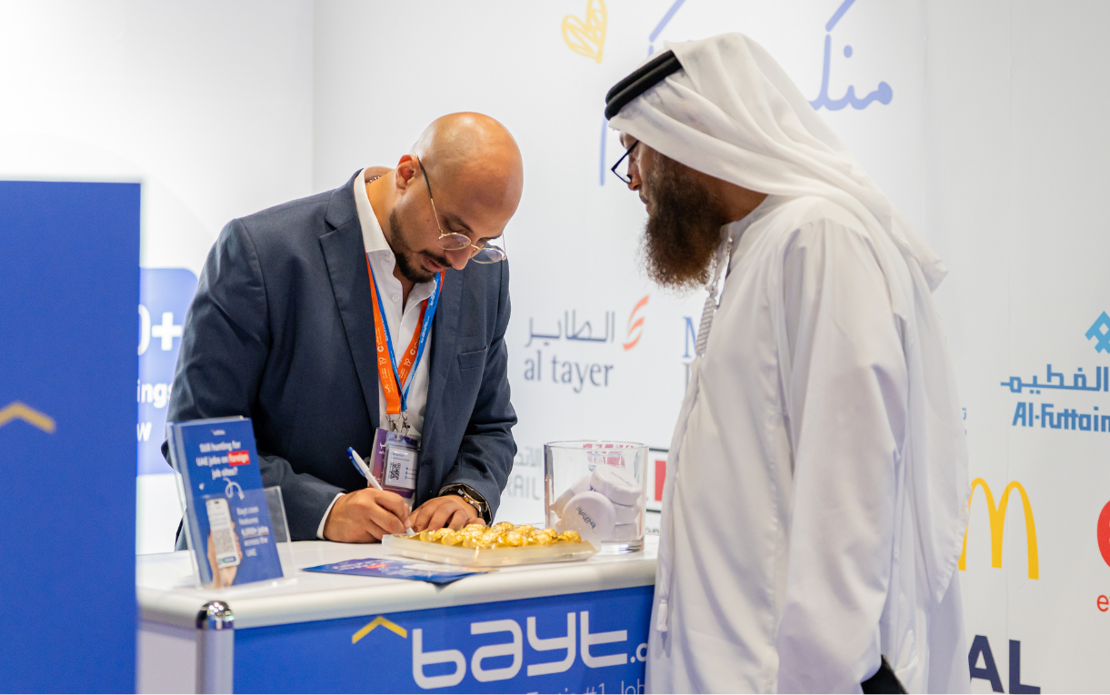 Speaker leading a career development session at Tawdheef x Zaheb 2025, guiding Emirati attendees on clarifying goals and overcoming career challenges.