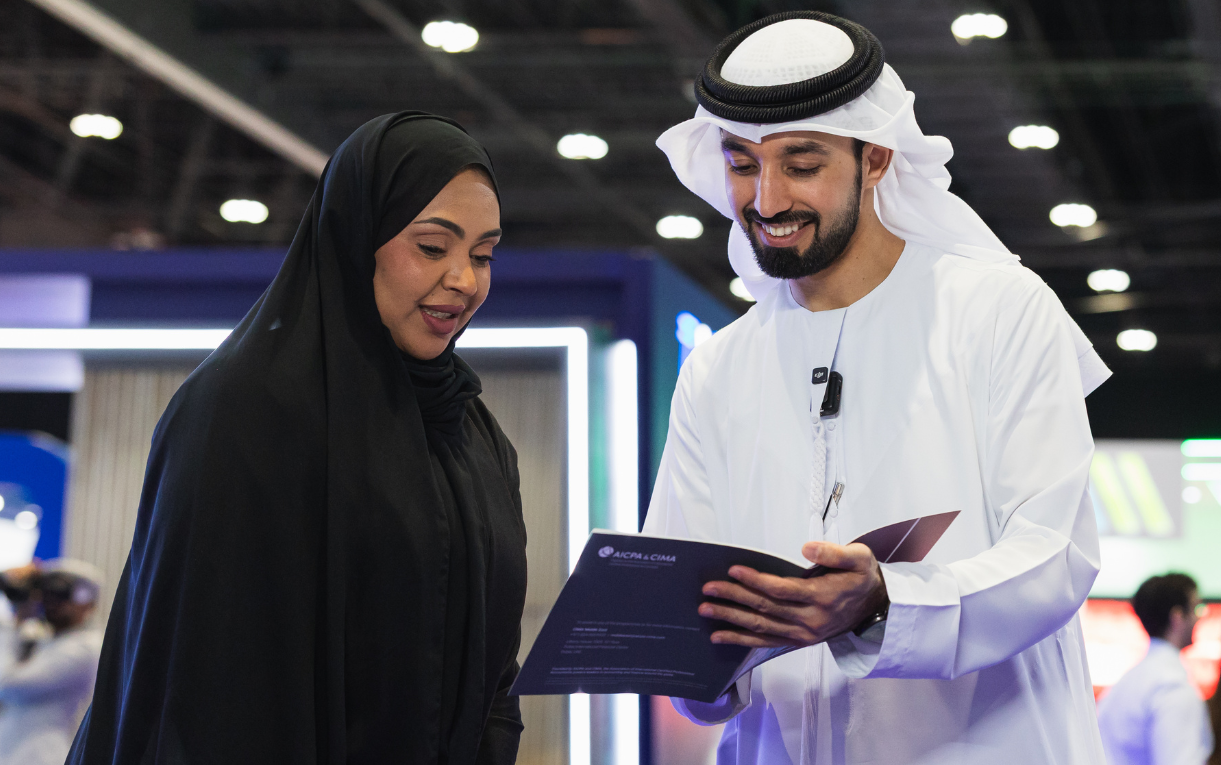 Emirati jobseekers receiving one-on-one feedback from career experts at the CV Rewrite & Review Hub, Tawdheef x Zaheb 2025 in Abu Dhabi.