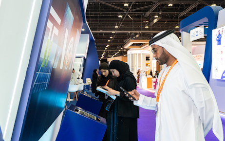 Emirati man discussing with colleague at Tawdheef