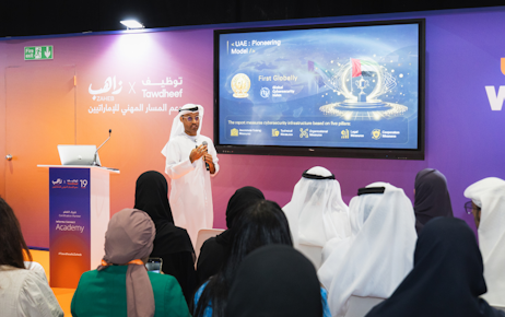Emirati exhibitor speaking with business colleagues at Tawdheef