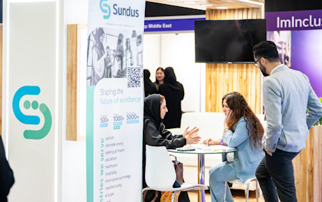 Tawdheef exhibitor discussing with Emirati man