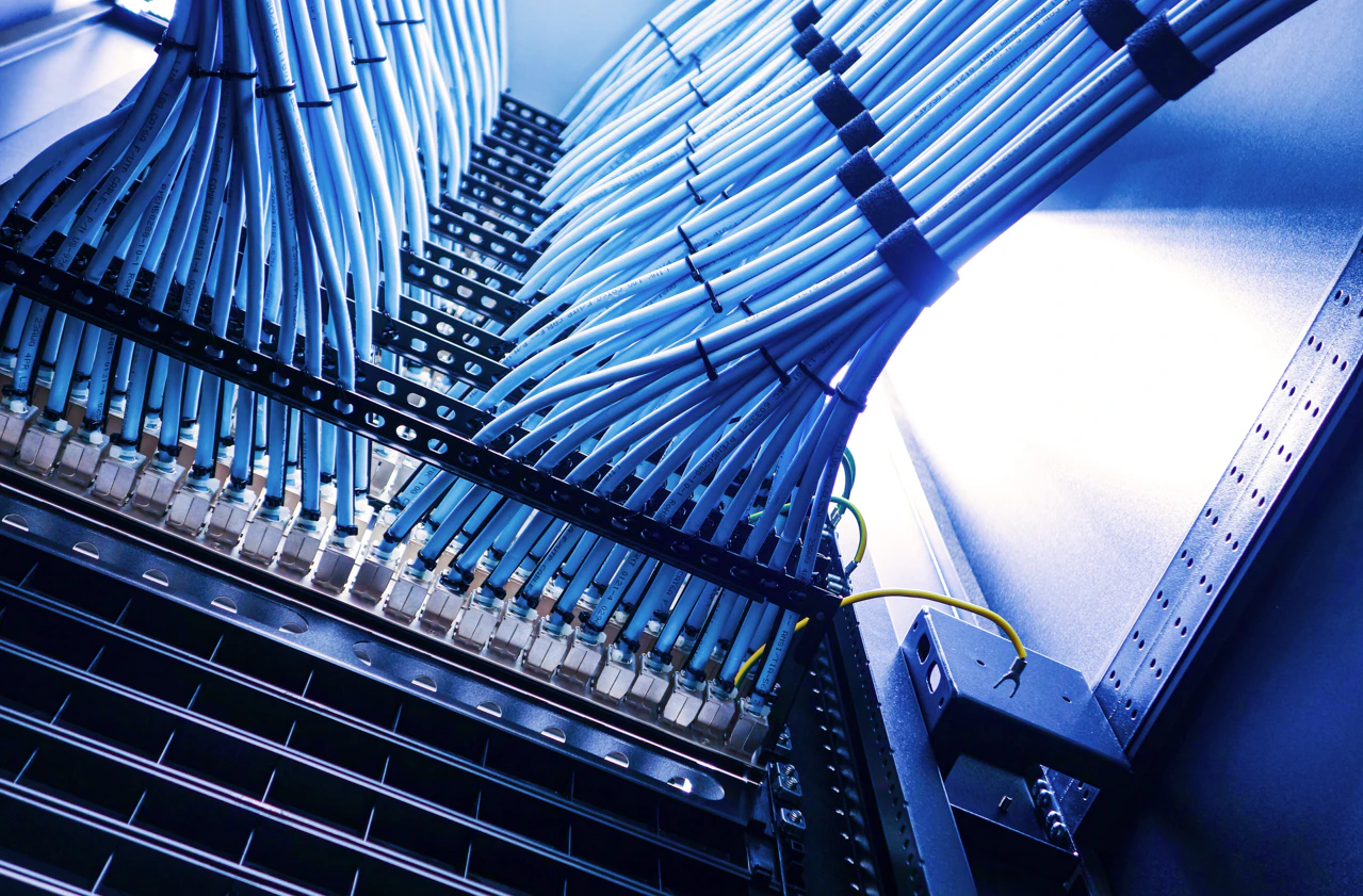 Tendências em Cabeamento Estruturado para Altas Velocidades (400G e 800G) em Data Centers de IA