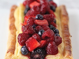 eclair with fruit