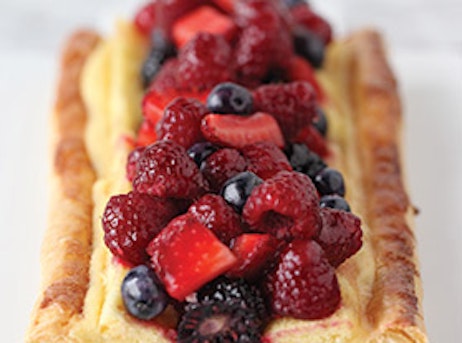 eclair with fruit