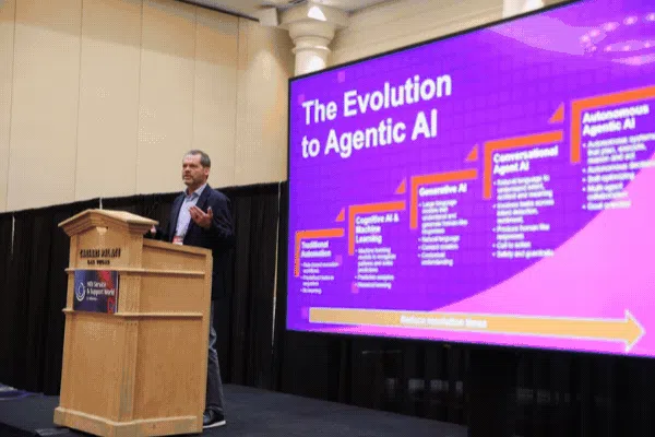 Animated slideshow of HDI Service & Support World attendees learning in educational sessions, networking with peers, and engaging throughout the conference.