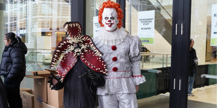 Before the hit the show floor, the Demogorgon and Pennywise pose for our photographer.