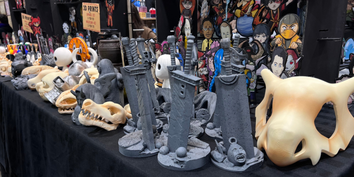 3D printed creature skulls, sword standees and desk pals. In the mix you can see Cubone, Charizard, Gus Frig, Edward Cullen, Miss Minutes, Alien Xenomorphs, Sub Zero, Zuko, and more.