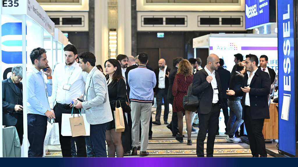 Tissue World visitors meeting exhibitors