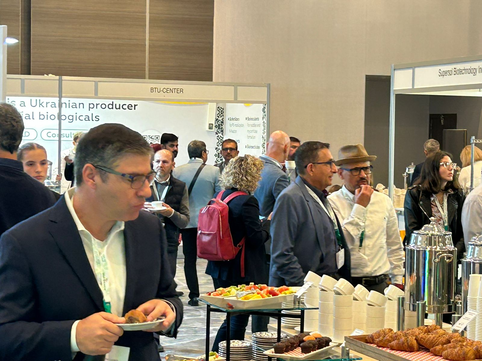 Industry professionals networking at the New Ag International Annual event, connecting with key decision-makers in the specialty fertiliser and BioAg sectors.