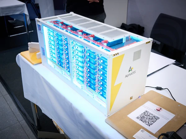 Battery set-up exhibit