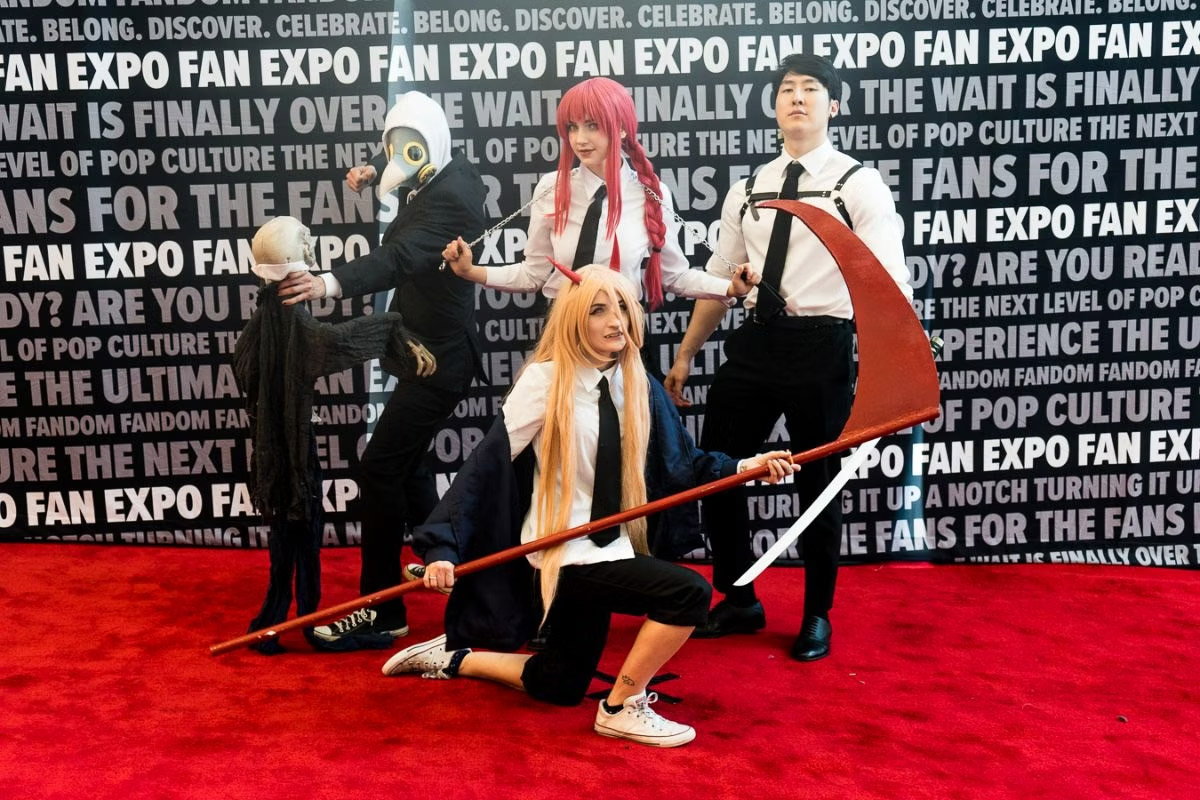 Cosplayers dressed as Chainsaw Man characters pose on the red carpet