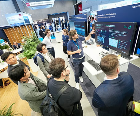 Exhibitor providing a demo to attendees