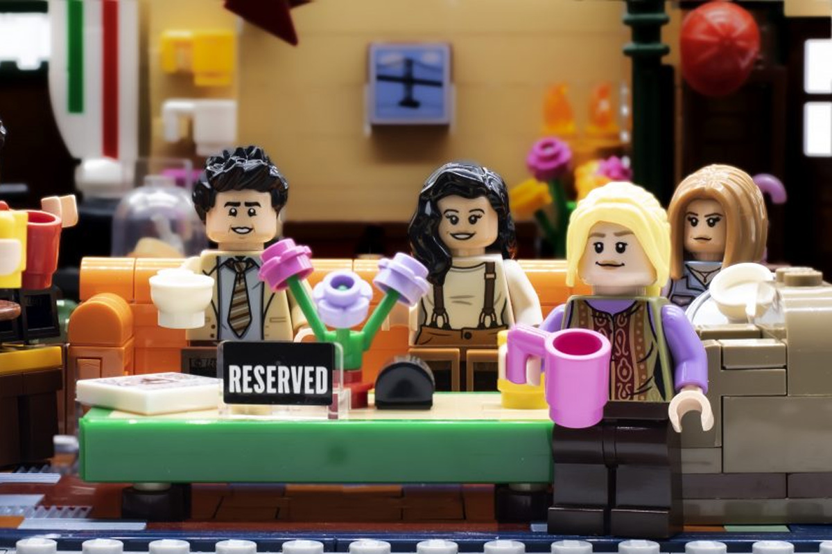 Centrel Perks cafe from Friends. There are 6 Friends characters having fun and interacting with each other.