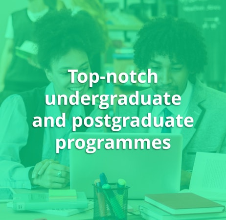 High school and postgraduate students exploring top-notch undergraduate and postgraduate programmes at Najah Higher Education Expo 2025 in Dubai, Abu Dhabi, and Doha.