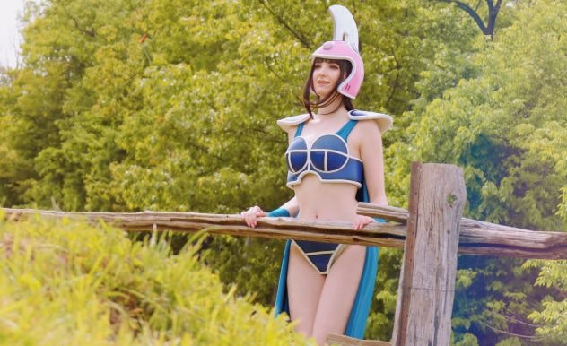 Corpsekid Cosplay poses in a blue top & bottom with a pink helmet