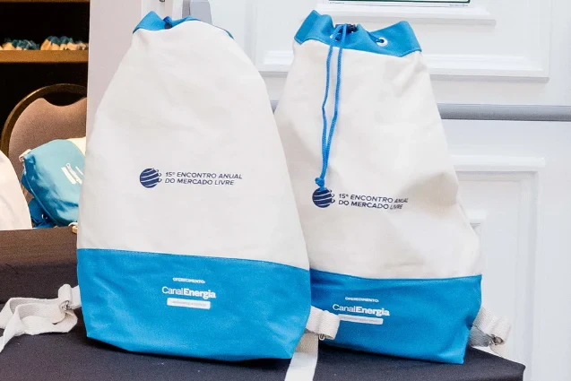 MOCHILA COM LOGO