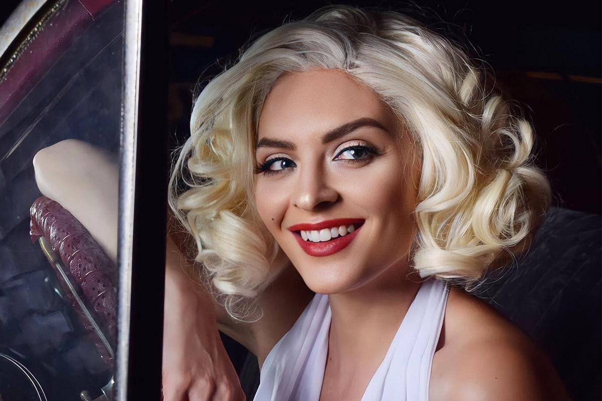 Sam as Marilyn Monroe in a car