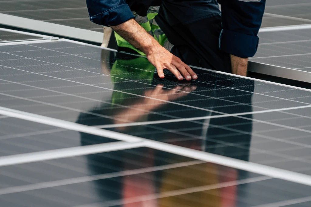 Economia Circular no Setor Solar: Estratégias para a Logística Verde de Painéis