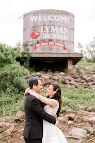 wedding couple at an apple orchard