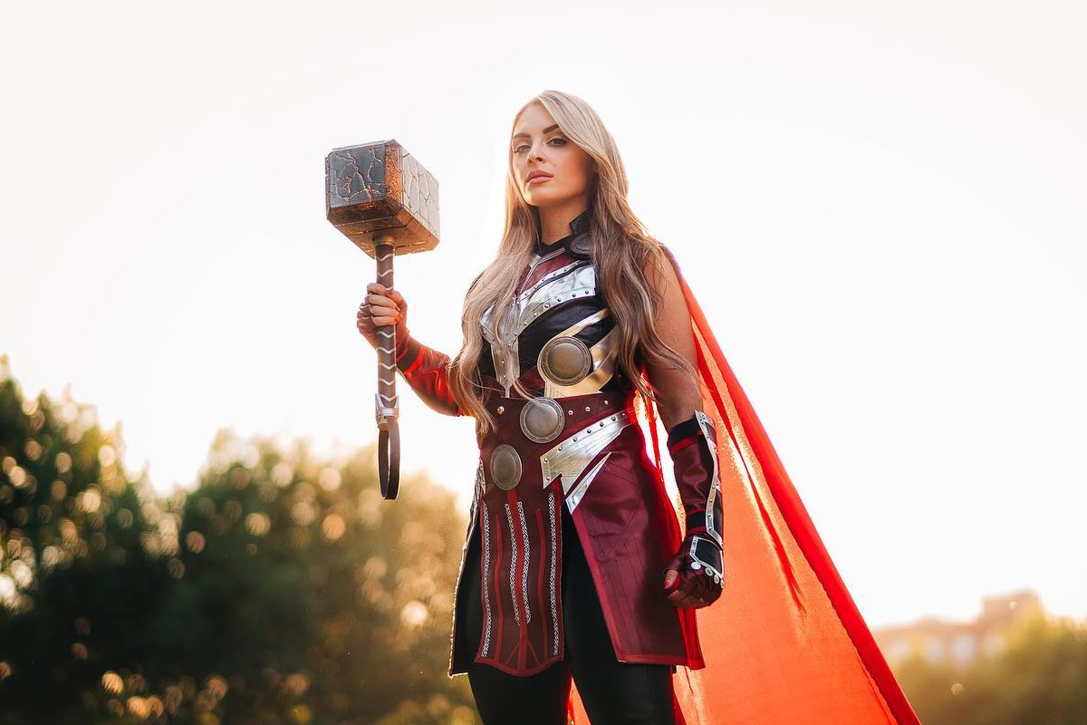 Sam as Lady Thor with the hammer and cape accessories