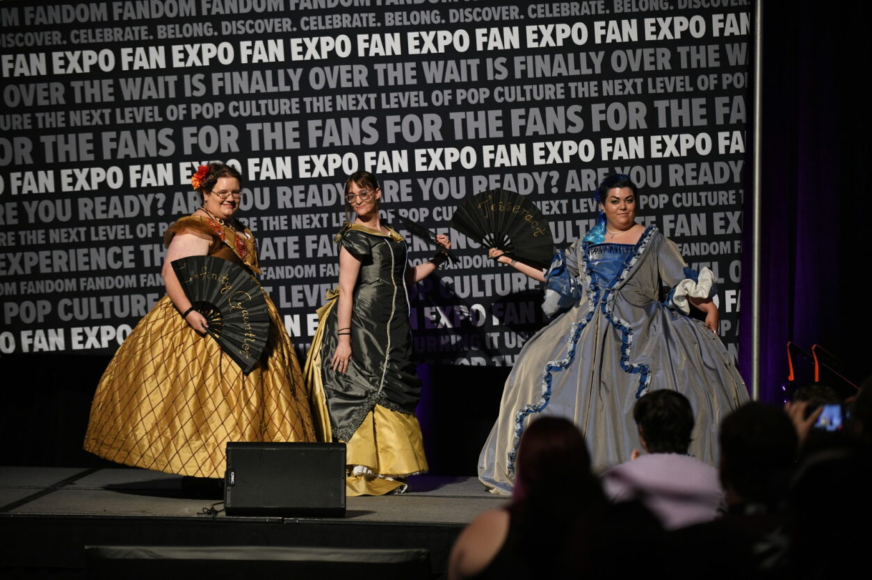 Cosplay Red Carpet Walk on Exhibition: The Infinity Gauntlet, the Tesseract, and Loki take the carpet - dressed in baroque era dresses.