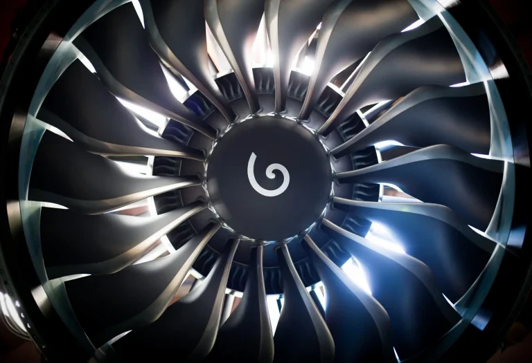 Greener Aviation and Innovation in Defense & Space Technologies: access three Interviews with Safran Executives