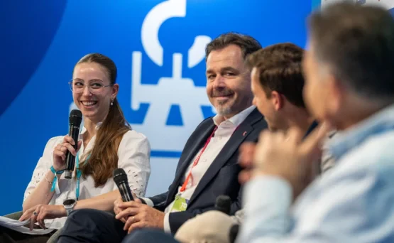 Connecting the global container supply chain 6