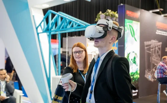 Connecting the global container supply chain 1