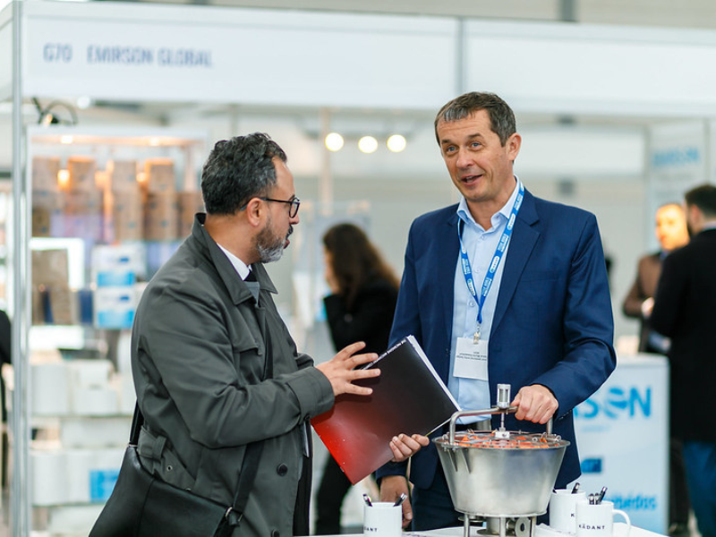 Exhibitor talking to visitors at Tissue World