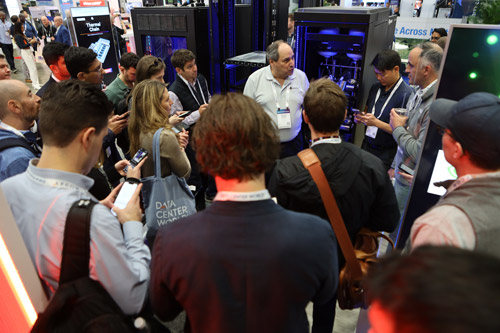Exhibitor talking to Data Center World attendees