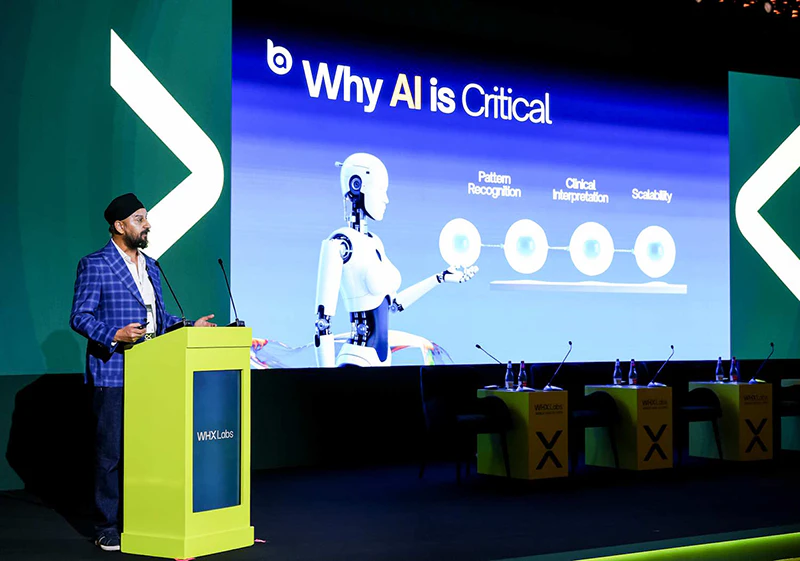 Speaker explaining AI to define Healthcare 3.0